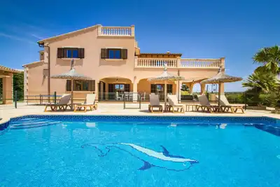 Image de Belle maison à Ses Salines avec piscine privée, utilisable à l'intérieur ou.