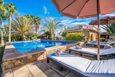 Image de Belle maison à Inca avec piscine privée, utilisable à l'intérieur ou à.