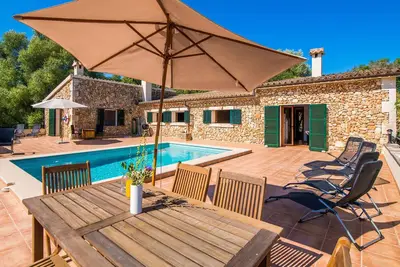 Superbe maison à Sencelles avec piscine privée, utilisable à l'intérieur.