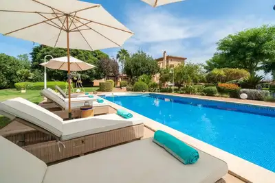 Image de Belle maison à Inca avec piscine privée, utilisable à l'intérieur ou à.