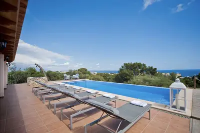 Image de Sea and mountain