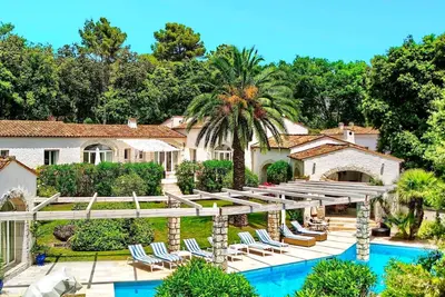 Image de Superbe villa spacieuse, piscine chauffée, padel