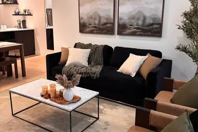 Image de Cozy and Stylish 2 Bed 2 Bath with Modern Amenities, Comfortable Living Space, and Easy Access to Revelstoke Mountain Resort.