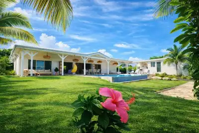 Image de Villa neuve, vue Mer, 5 Suites Parentales, Piscine chauffée Débordement  – Calme