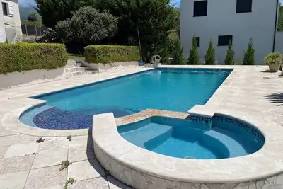 Image de Villa centre Bastelicaccia avec piscine, au calme, grand jardin