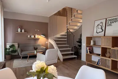 Image de Chianti’s Secret Nest – Maison chaleureuse avec vue sur le coucher de soleil