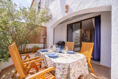 Image de 0151-Illa Cartago Maison de Pêcheur au Bord du Canal