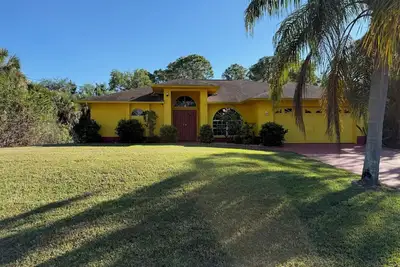 Image de Charming 3-bedroom heated hot tub/pool villa in private setting