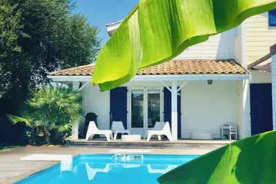 Image de Villa en bois climatisée avec piscine chauffée 2e ligne vue Bassin d'Arcachon.