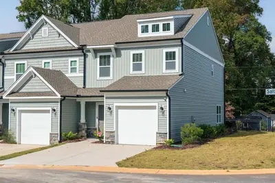 Image de Spacious 3br/2. 5ba Townhome in the Heart of Gso