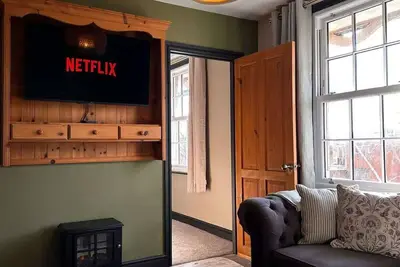 Image de Cosy Apartment in the Heart of Stratford & Free Private Onsite Car Parking!