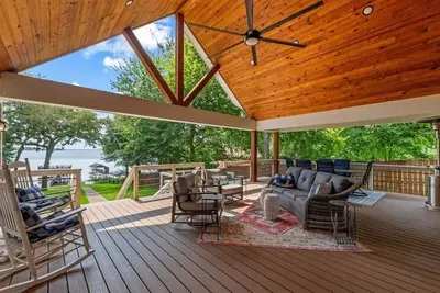 Image de Holly Court Hideaway Lake House on a Spacious Private Wooded Lot