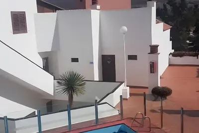 Image de Appartement de Vacances 'Près de Tout' avec Vue Montagne, Piscine Commune et Wi-Fi