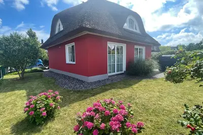 Image de Beachfront, exclusive, comfortable 5 ***** thatched house with sauna!