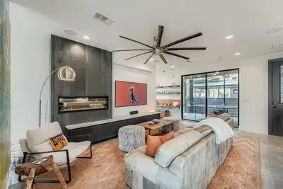 Image de East Austin 4br with Hot Tub and Cold Plunge