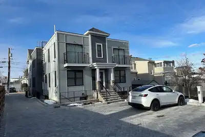 Image de New luxury 4 bed/3 bath apt with Ev charger