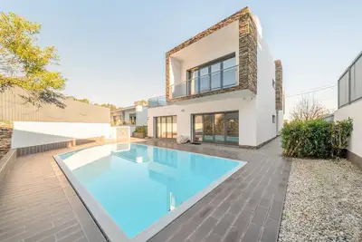 Image de GuestReady - Charming family retreat with pool