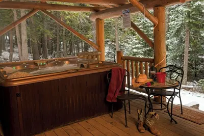 Image de Relax in a cozy log cabin on a beautiful ranch just northeast of Sandpoint.