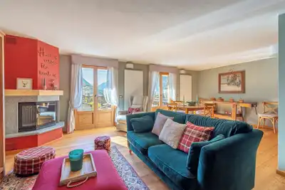 White Peak 77 – Panoramic Ski Slope Views