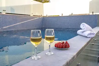 Image de Margalit Luxury Suite: Heated Pool & Bbq