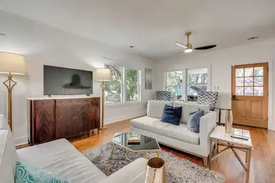 Image de 4 Mi to Dtwn Atlanta: Spacious West End Retreat!