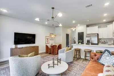 Image de Walk to Biloxi Beach Fun! Chic & Updated Townhome