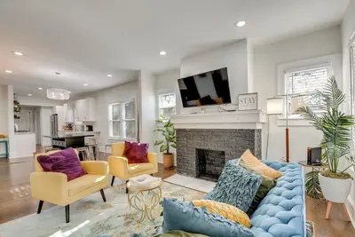 Image de Easy Marta Access! Modern Atl Home w/ Deck