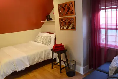 Image de Cute & Cozy Upstairs Apartment Downtown Newark near Trains/ Buses