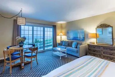 Surfside 2 - 1 Queen bed and 1 queen sofa sleeper