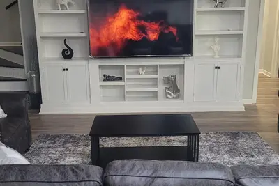 Image de Spacious 5-bedroom 2 Story space, to accommodate all of your needs