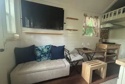 Tiny Home Escape with Easy access to Fort Worth
