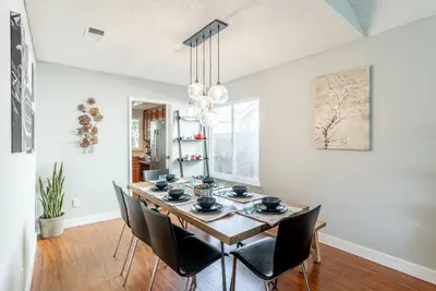 Image de Spacious modern 4b2b house-W/D-Parking-foosball