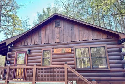 Image de Luxury Mountain Hideaway. Includes outdoor living, large hot tub, and fire pit.