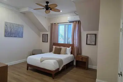 Image de Stylish 2br Townhouse Minutes from Airport & Beach