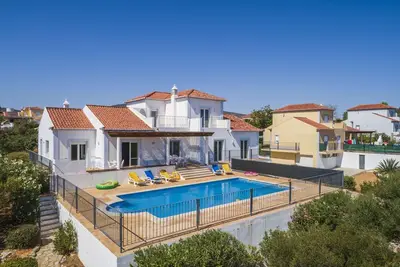 Image de A spacious three-floor villa perfect for relaxing with friends or family.