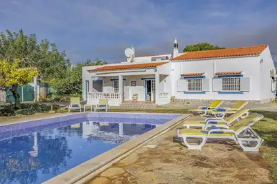 Image de Relax with sunrise, sunset, and countryside scenery from your private terrace.