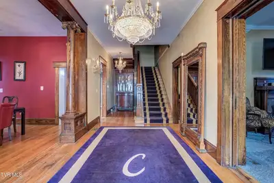 Image de Spacious Historic Home Close to Downtown Bristol!