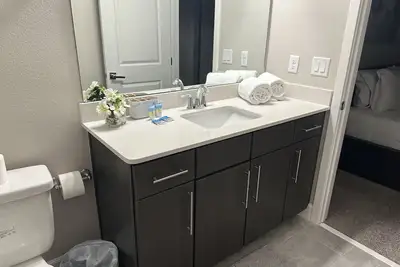 Image de Spacious 5-bedroom house in beautiful Loughman with Ac and gym