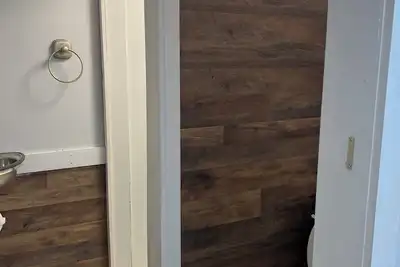 Image de two-bedroom apartment with den, . Close to deep creek lake.