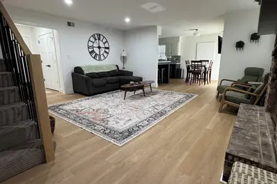 Image de Modern Comfort on Crystal – Sleeps 16!