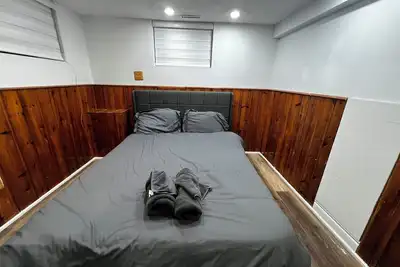 Image de Prime Location 3Bedrooms, 2 Bath, Basement Apt with free parking-Close to Transit