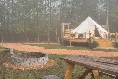 Image de Cozy chic Luxury Bell Tent Getaway near Kentucky Lake - sleeps up to 5!