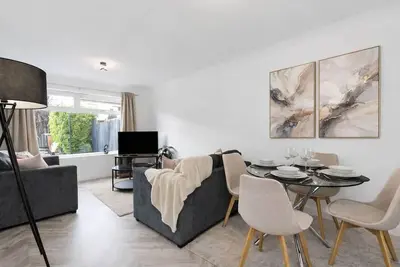 Image de Contractor & Family Friendly House - Sleeps 8 - Free Parking and Fast Wi-Fi