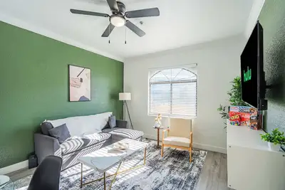 Image de Near Diablo Stadium & Airport - DogPrkHotTubPoolWD