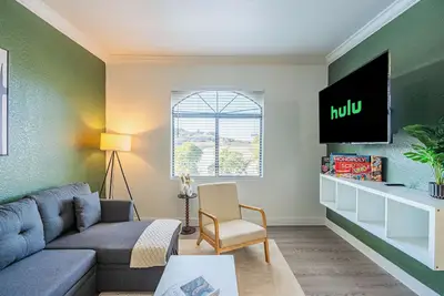 Image de Airport & DiabloStadium - Gym, Pool, HotTub, DogPark