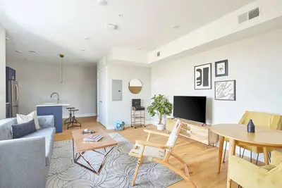 Image de 1br Cozy Art-filled Home