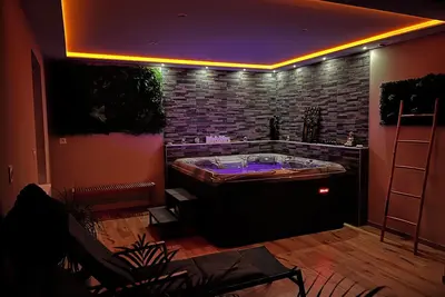 Jacuzzi, Sauna, Privé – L’évasion à Portée de Main