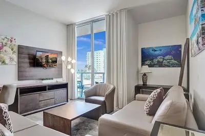 Image de Luxury 2br Beachfront, Pool, Gym-Broadwalk Access