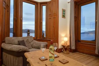 Image de Secret Coast Getaway -  Seaview apartment that sleeps 6 guests  in 3 bedrooms