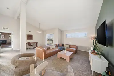 New! Albuquerque Escape | Hot Tub + Atrium